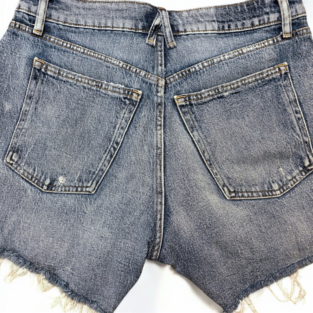 Maurice’s Goldie Blues Cheeky Shorts  Size 8 Distressed Raw Hemmed Medium Wash - Picture 4 of 10